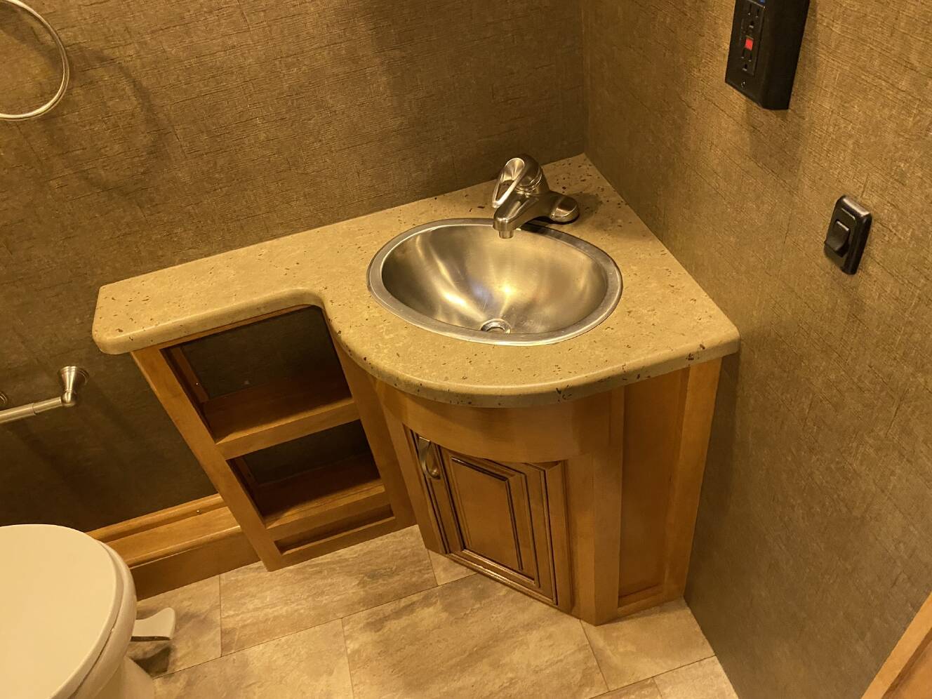 A photo of this 2017 Thor Motor Coach CHALLENGER 37LX