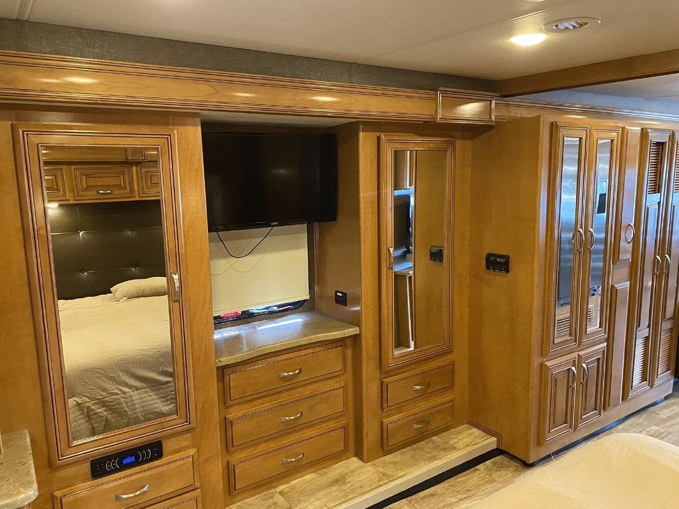 A photo of this 2017 Thor Motor Coach CHALLENGER 37LX