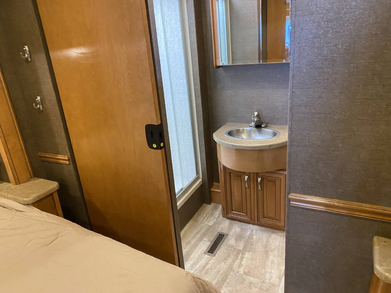 A photo of this 2017 Thor Motor Coach CHALLENGER 37LX