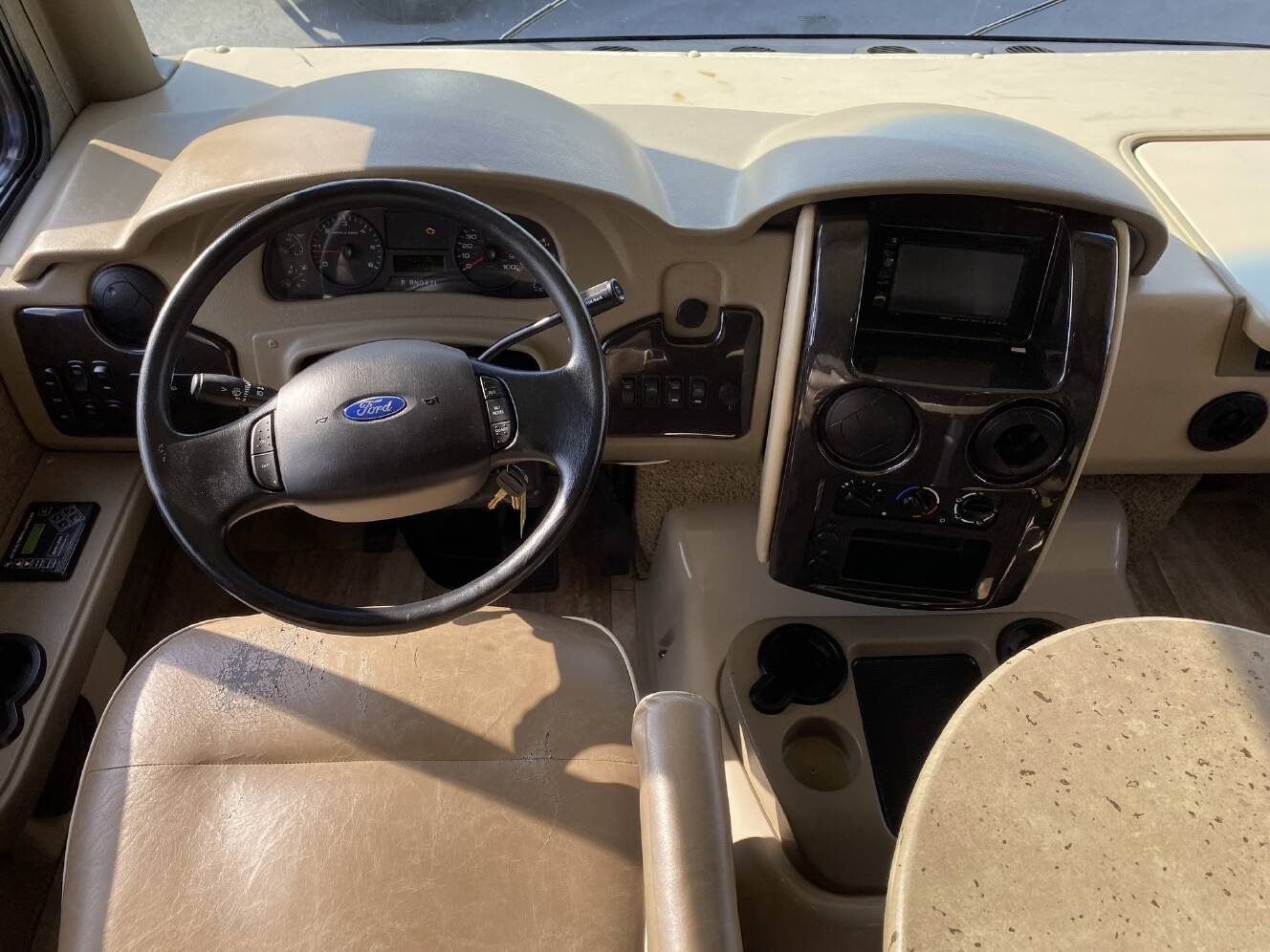 A photo of this 2017 Thor Motor Coach CHALLENGER 37LX