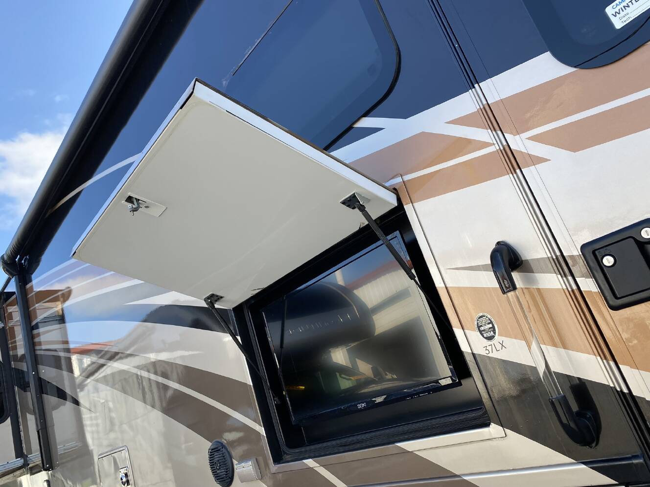 A photo of this 2017 Thor Motor Coach CHALLENGER 37LX