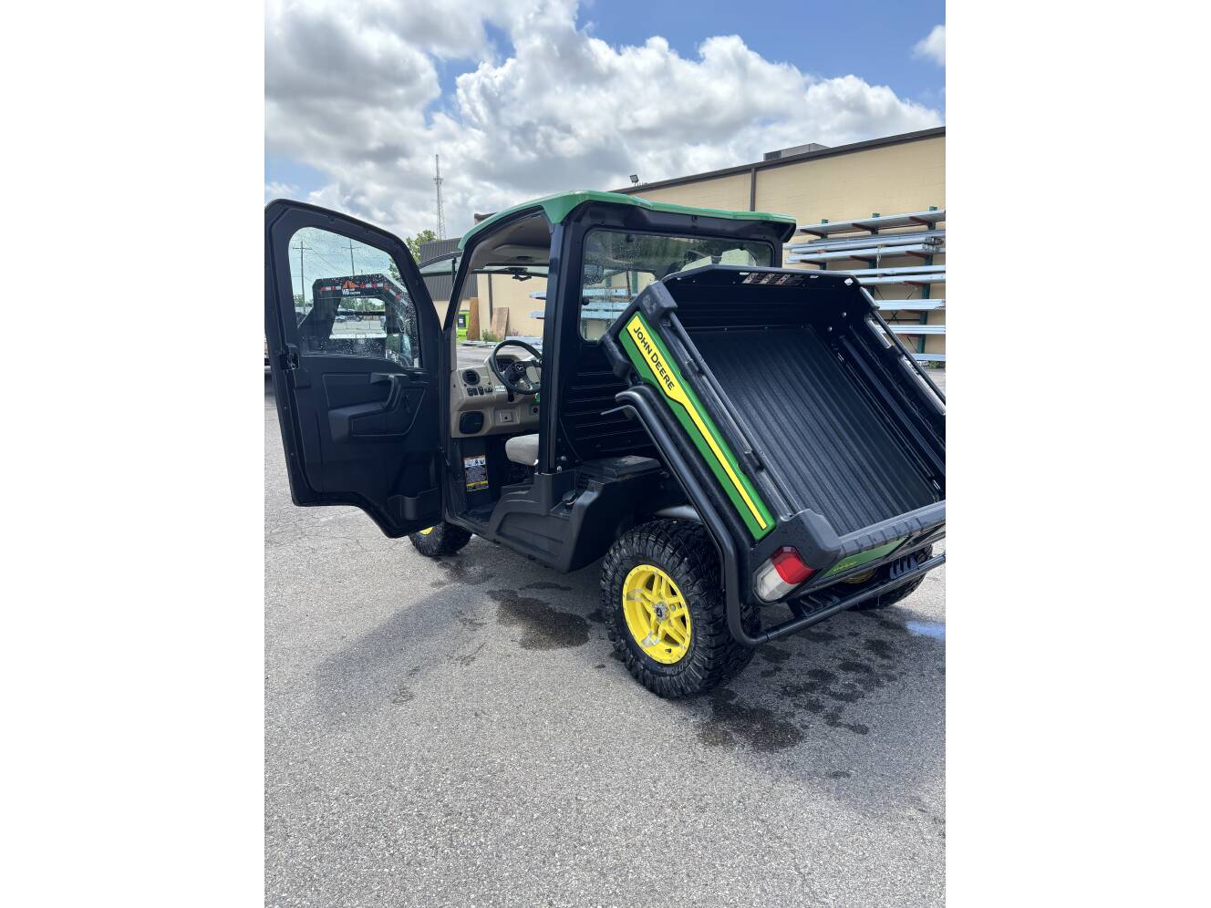 A photo of this 2023 John Deere GATOR XUV835R BASE