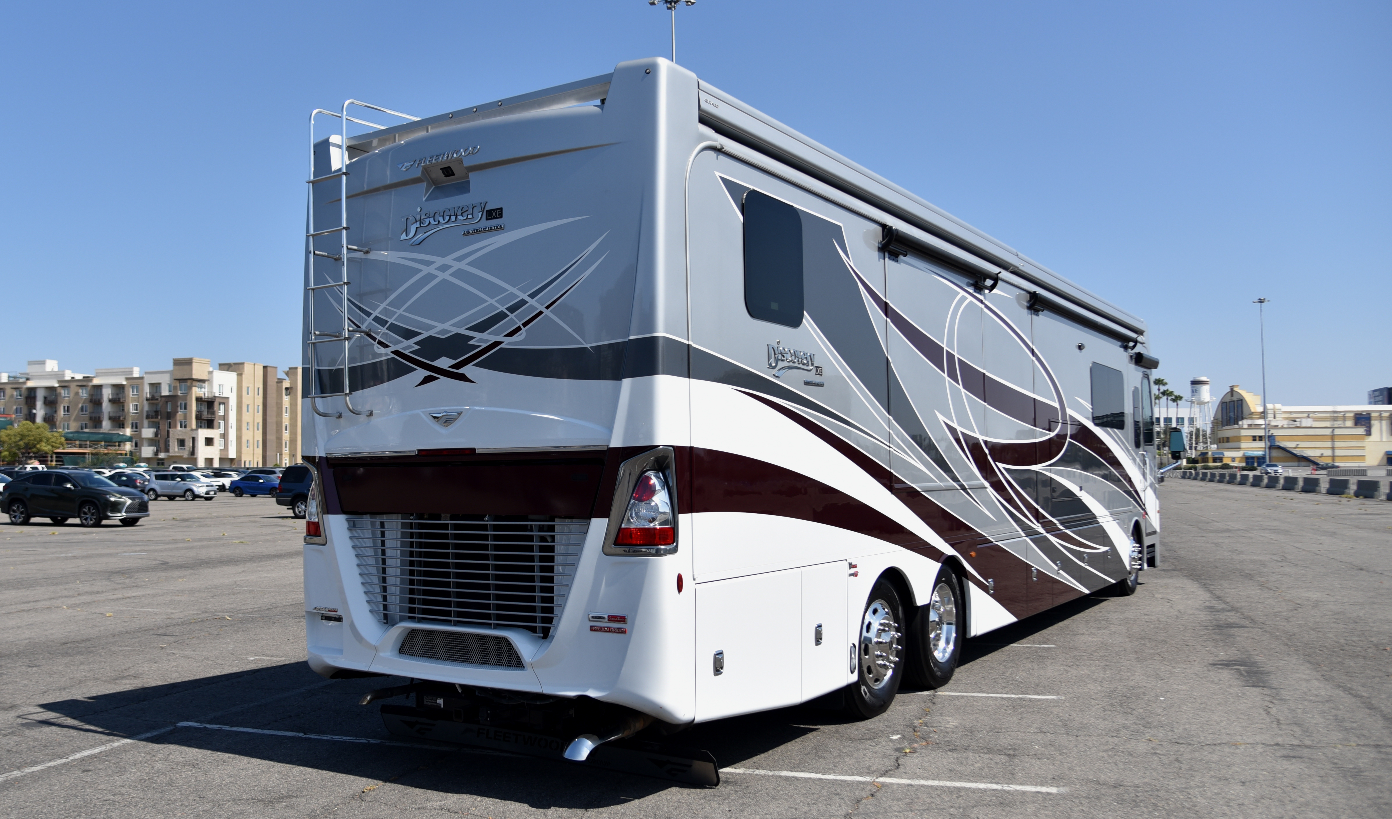 2021 Fleetwood DISCOVERY LXE 44S in orange CA
