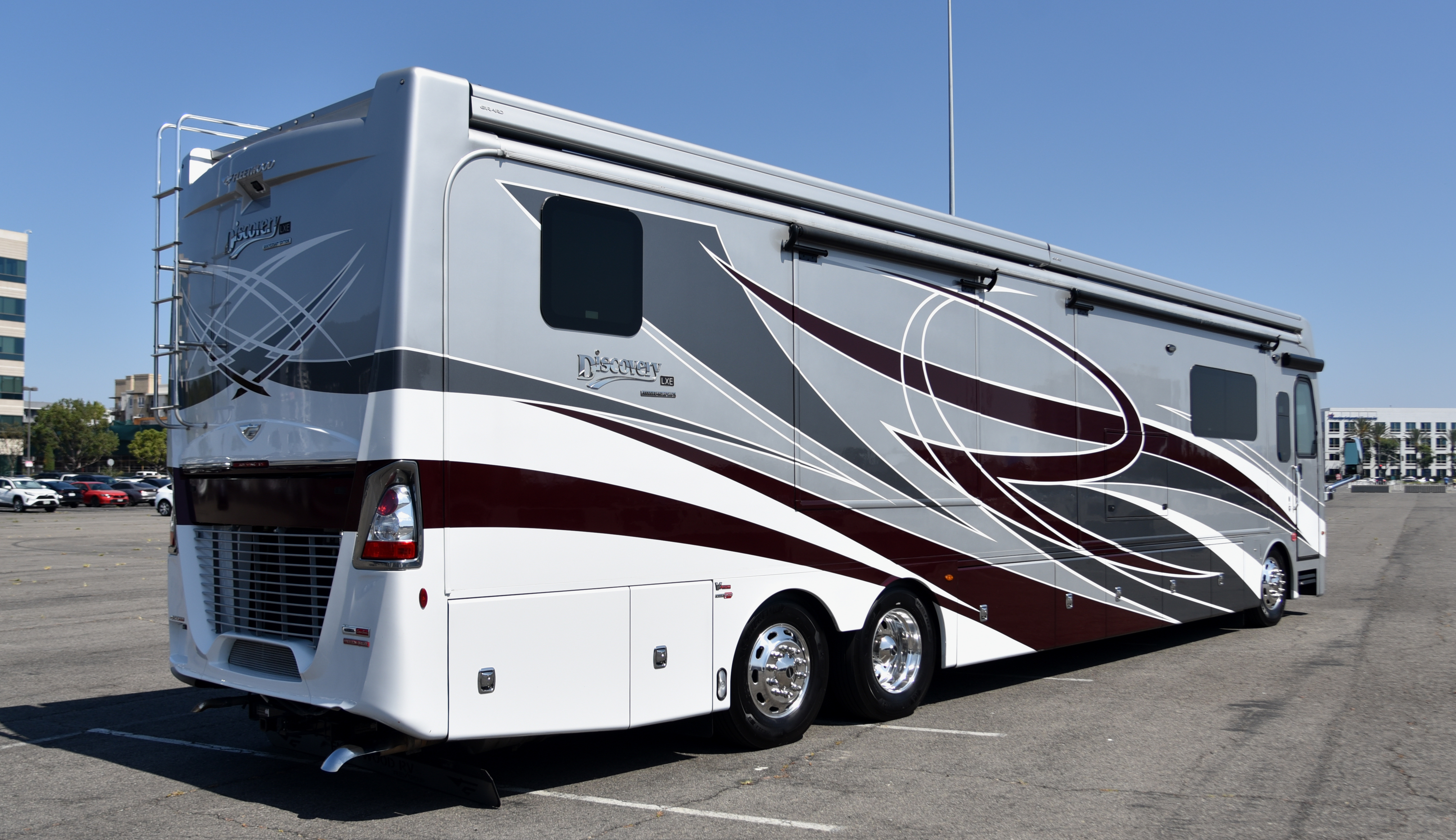2021 Fleetwood DISCOVERY LXE 44S RV