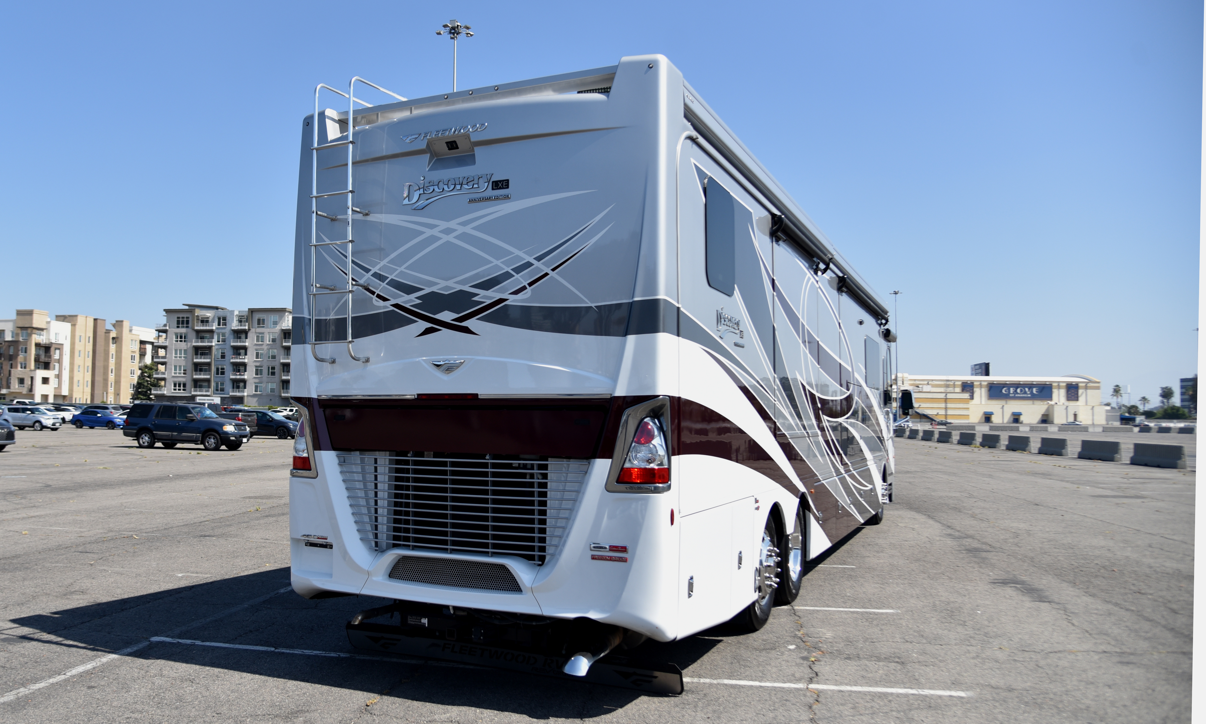 2021 Fleetwood DISCOVERY LXE 44S in orange CA