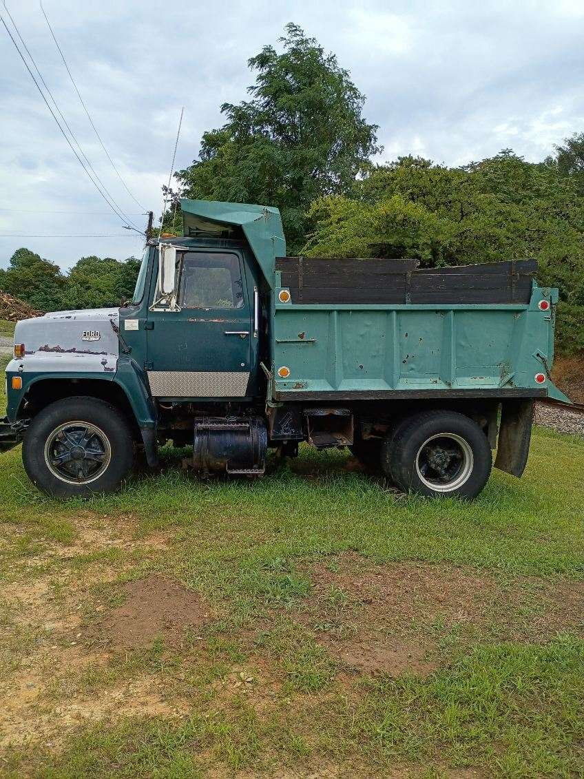 1977 FORD F700 in Swannanoa, NC