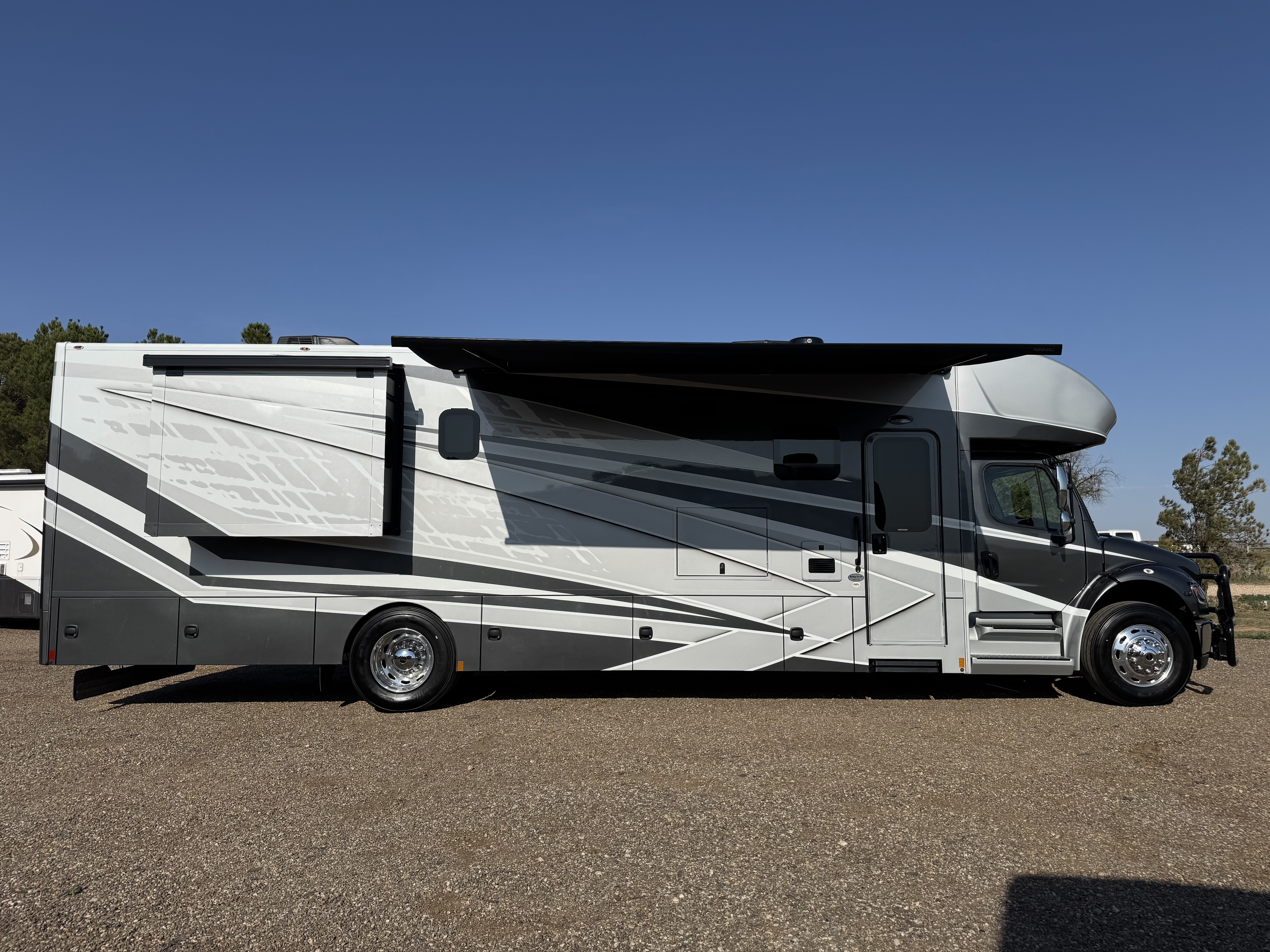 2024 Renegade VALENCIA 38RB in wolfforth TX