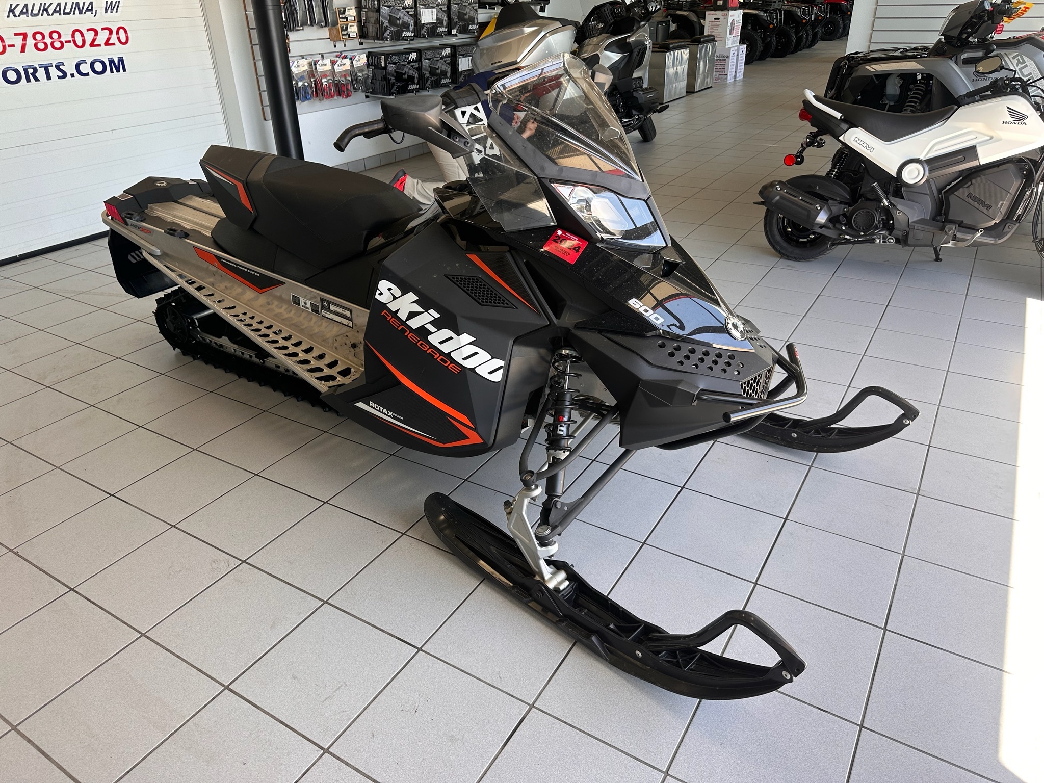 2018 Ski-Doo Renegade Sport 600 Carb in kaukauna WI