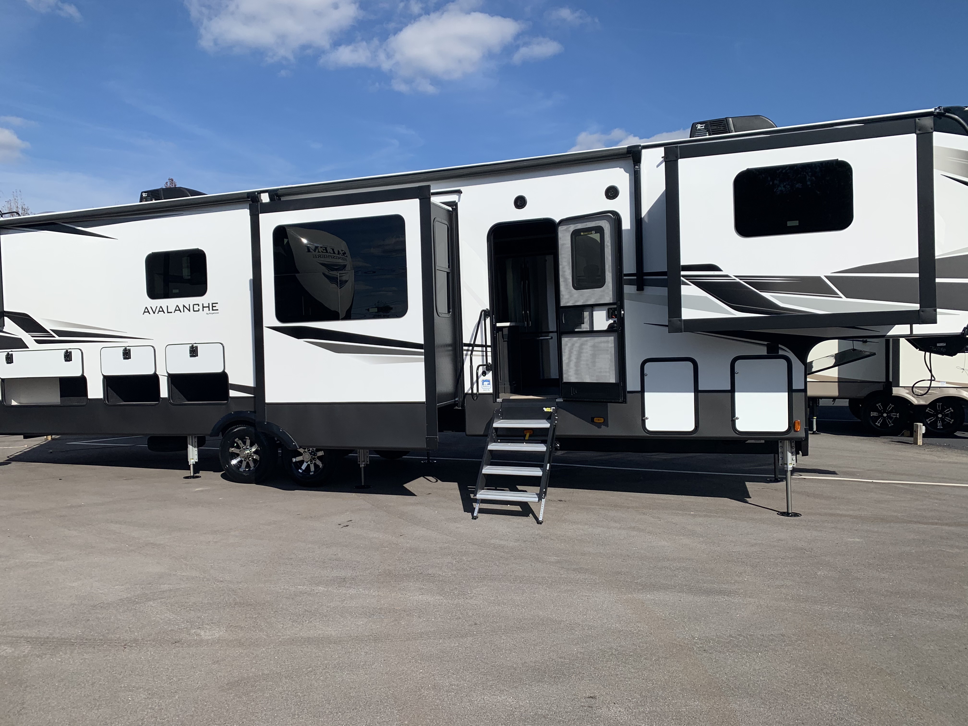 2021 Keystone AVALANCHE 382FL RV