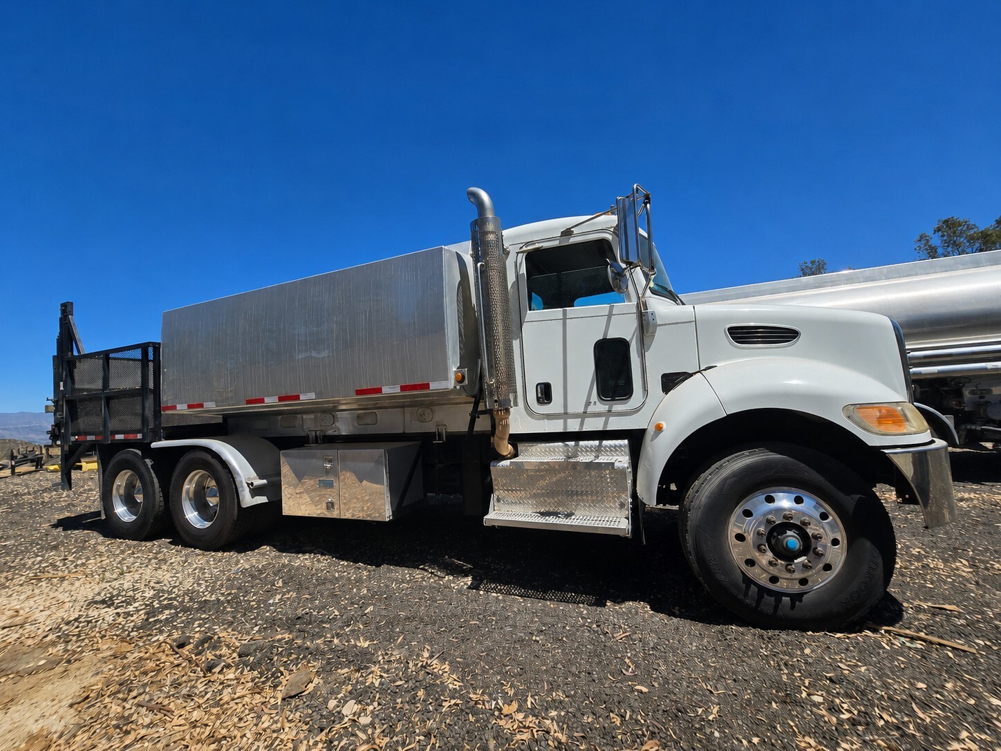 2014 PETERBILT 348 in Florence, TX