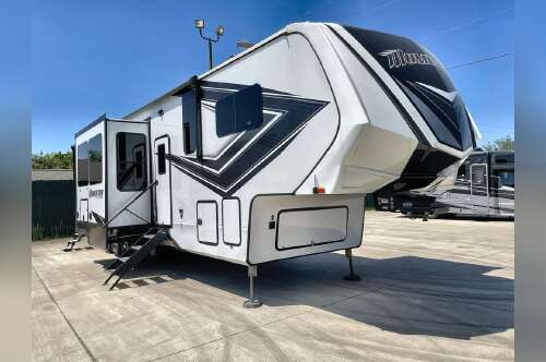2022 Grand Design Momentum M-Class 381MS in ft worth TX