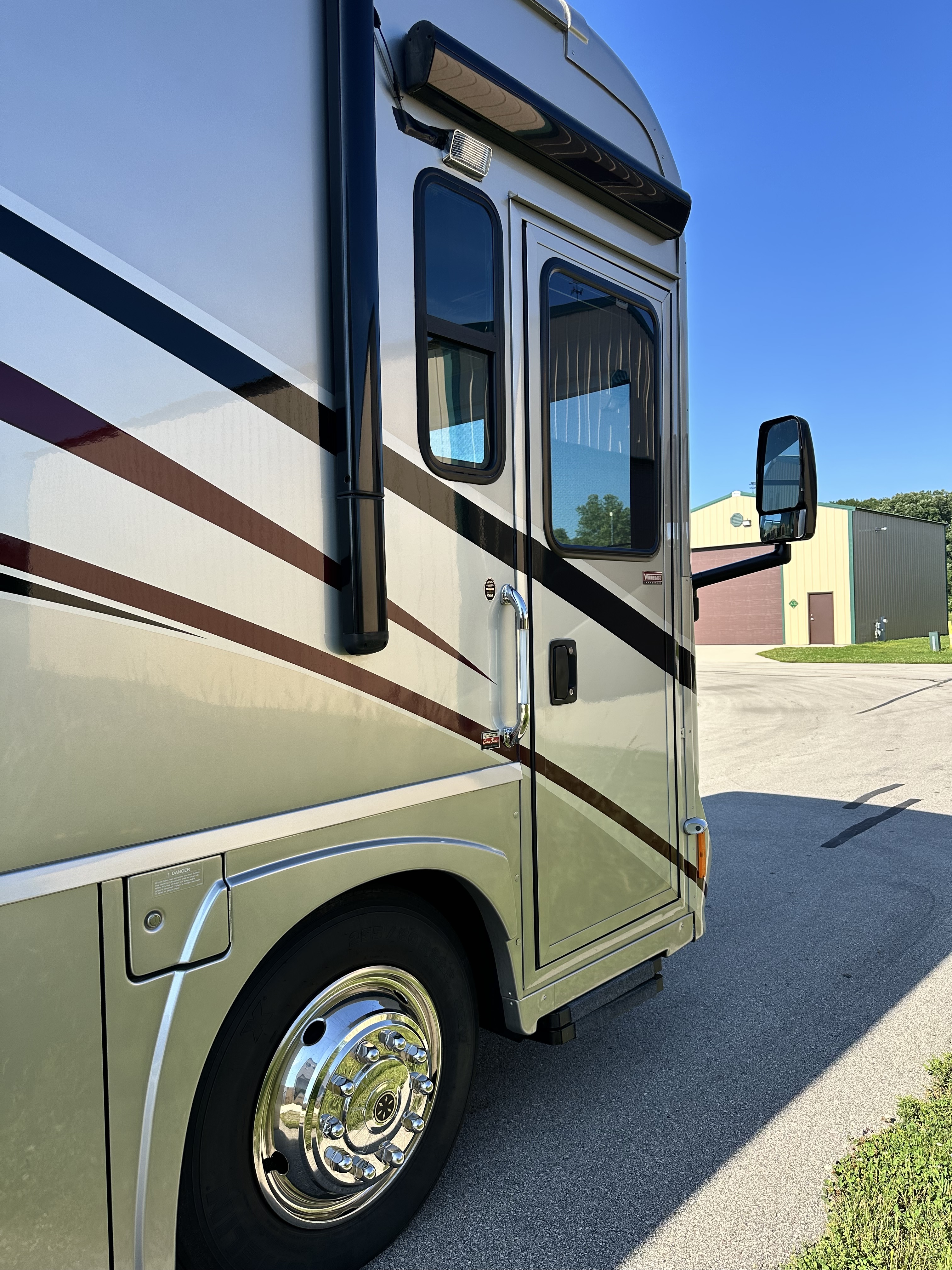 2010 Winnebago JOURNEY EXPRESS 39N in green bay WI
