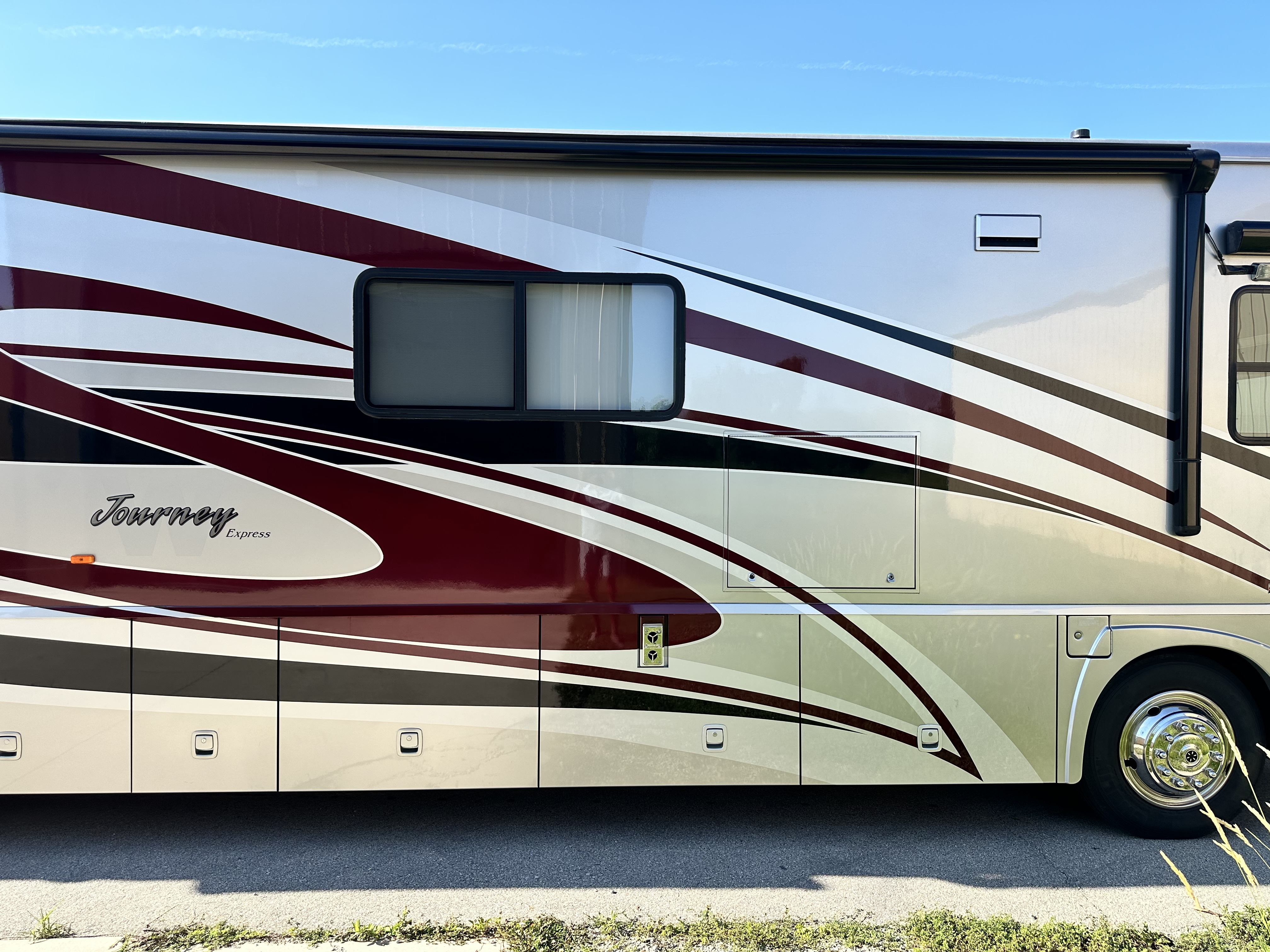 2010 Winnebago JOURNEY EXPRESS 39N in green bay WI