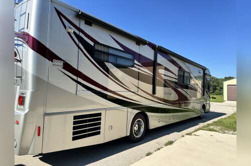2010 Winnebago JOURNEY EXPRESS 39N in green bay WI