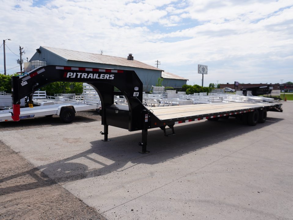 2026 PJ Trailers LD 36ft in East Bethel, MN