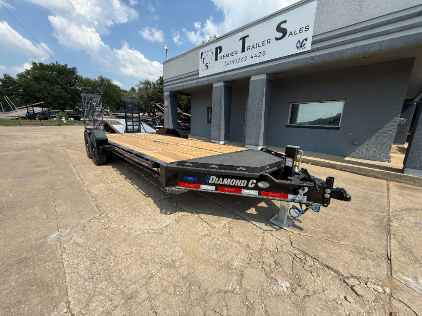2026 Diamond C Trailers 15.5K LPX 207 Package 20'X82" in Fayetteville, AR