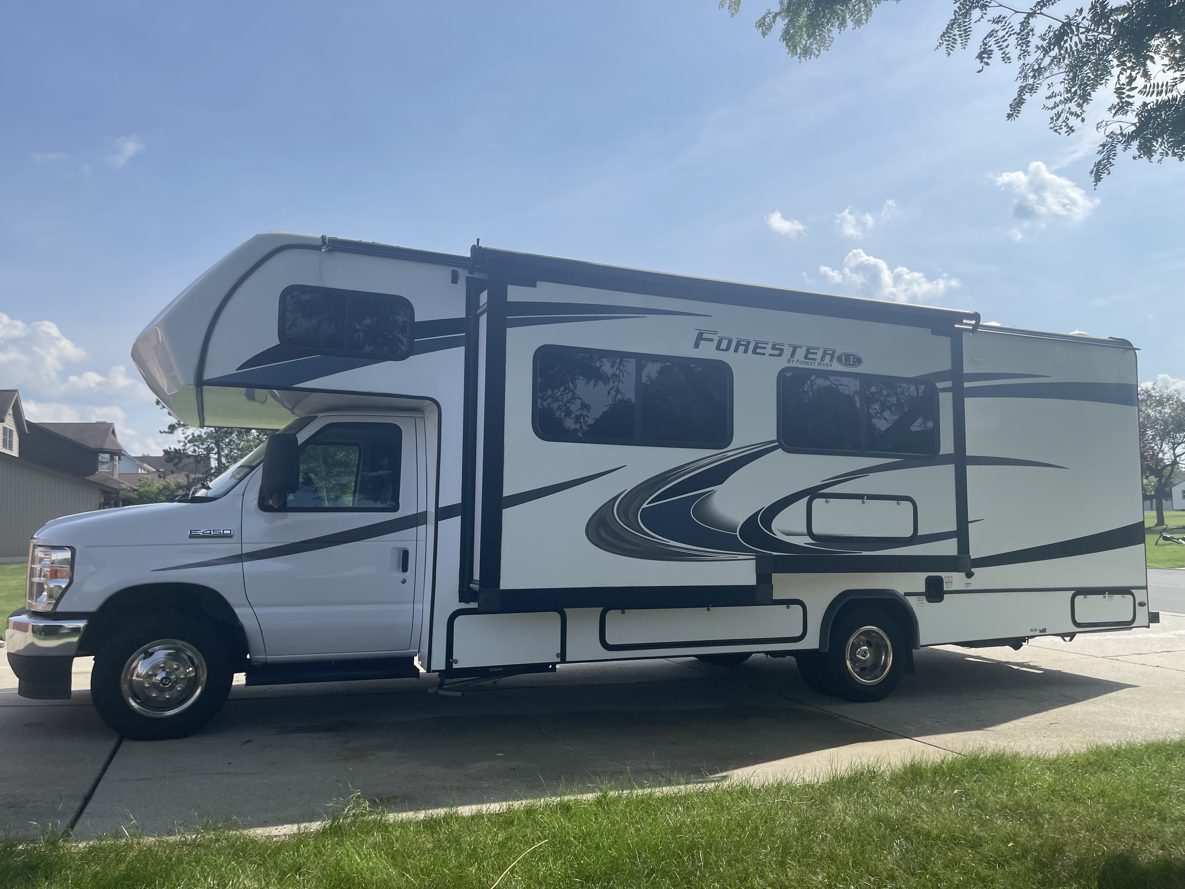 2022 Forest River FORESTER 2551DS LE in windber PA