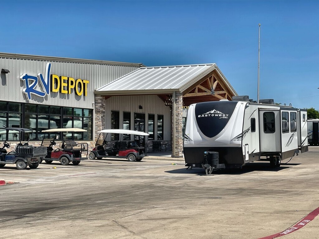 2023 Forest River ALTA 3150KBH in cleburne TX