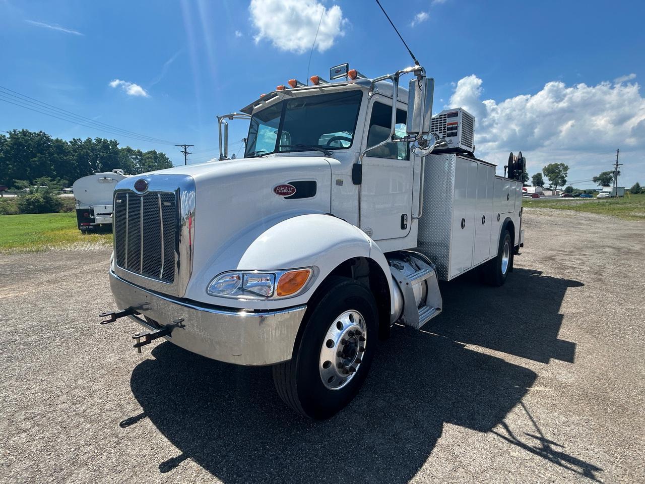 2013 PETERBILT 337 in Lancaster, OH