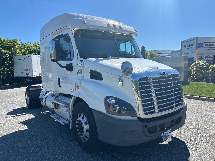2018 FREIGHTLINER CASCADIA 113 in Fitchburg, MA