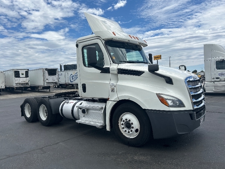 2020 FREIGHTLINER CASCADIA 126 in Ceres, CA