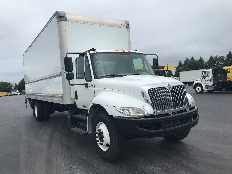 2018 INTERNATIONAL 4300 in Lancaster, PA