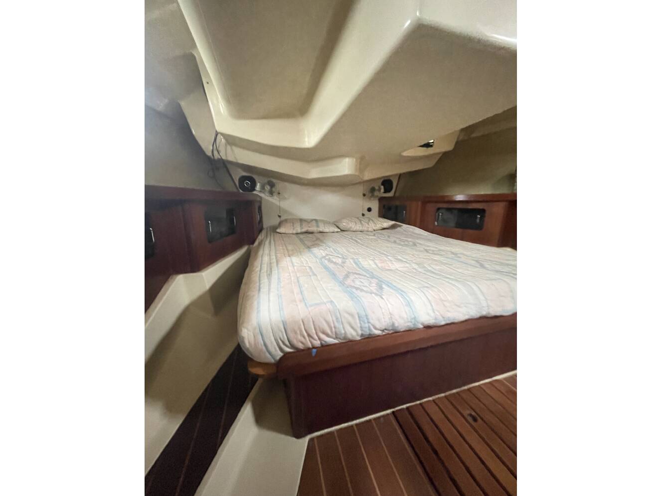 A photo of this 1989 Hunter LEGEND 37