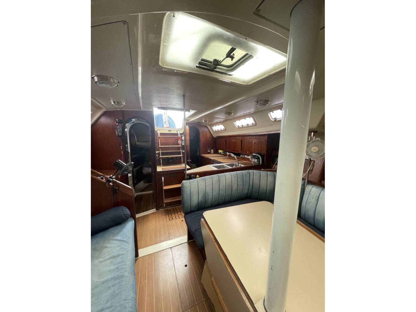 A photo of this 1989 Hunter LEGEND 37