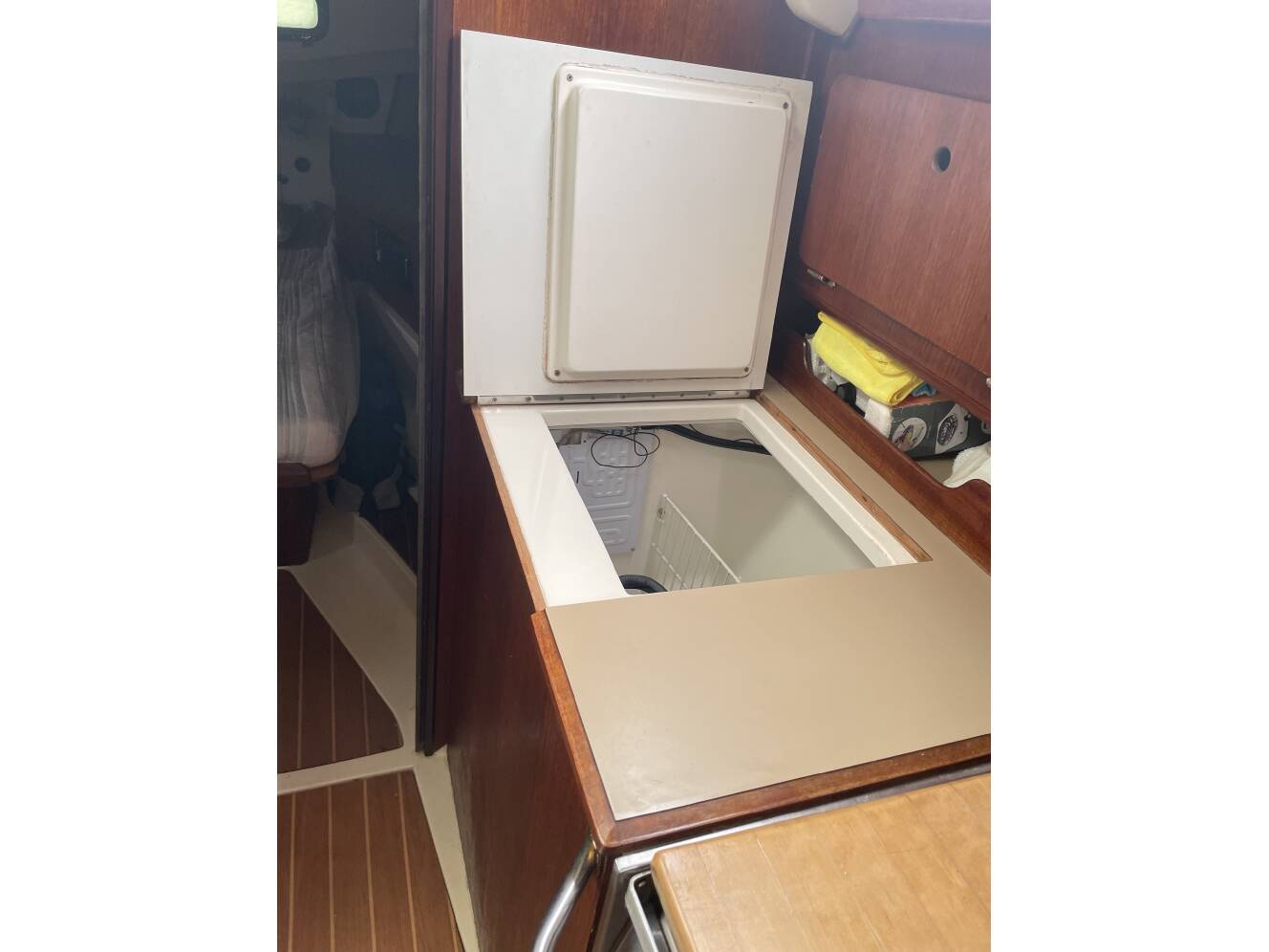 A photo of this 1989 Hunter LEGEND 37
