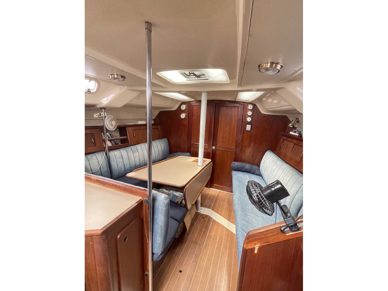 A photo of this 1989 Hunter LEGEND 37