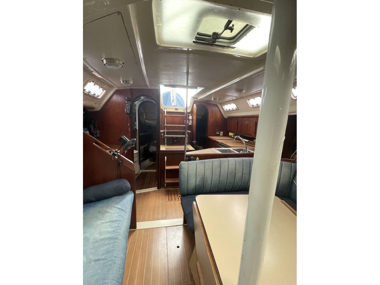 A photo of this 1989 Hunter LEGEND 37