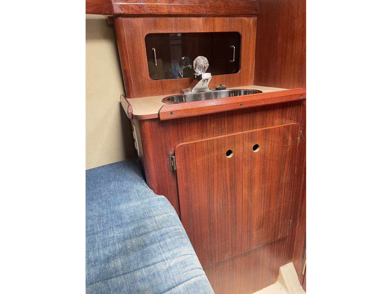 A photo of this 1989 Hunter LEGEND 37