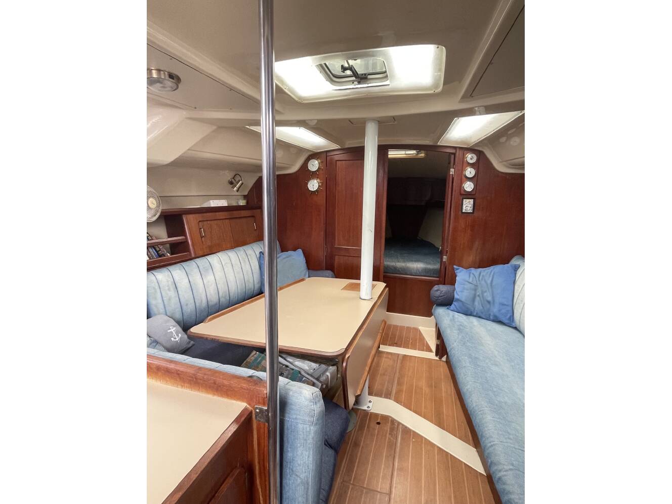 A photo of this 1989 Hunter LEGEND 37