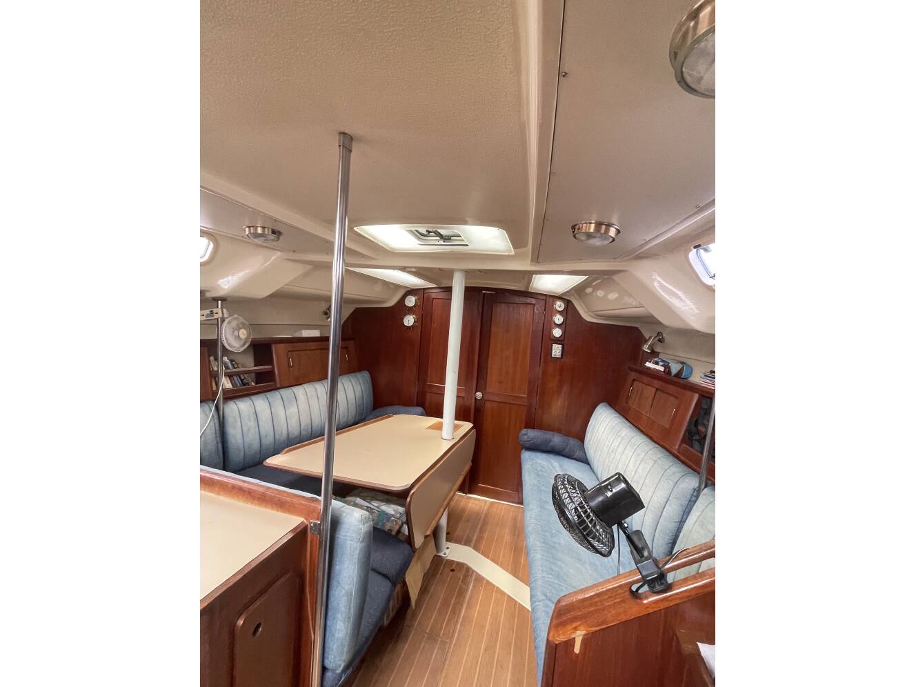 A photo of this 1989 Hunter LEGEND 37