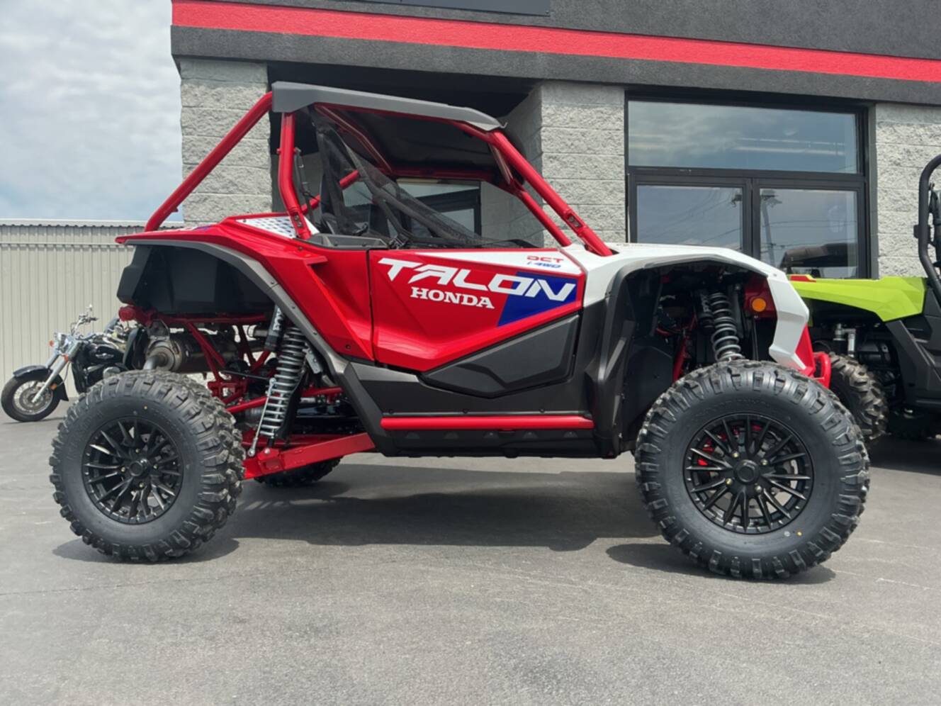 A photo of this 2026 Honda SXS10S2RDT
