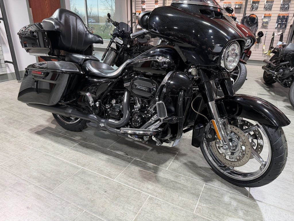 2015 Harley-Davidson FLHXSE - CVO Street Glide CVO in Manteno, IL