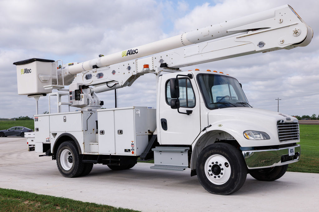 2023 Freightliner M2 / Altec AA55-MH in Bryan, TX