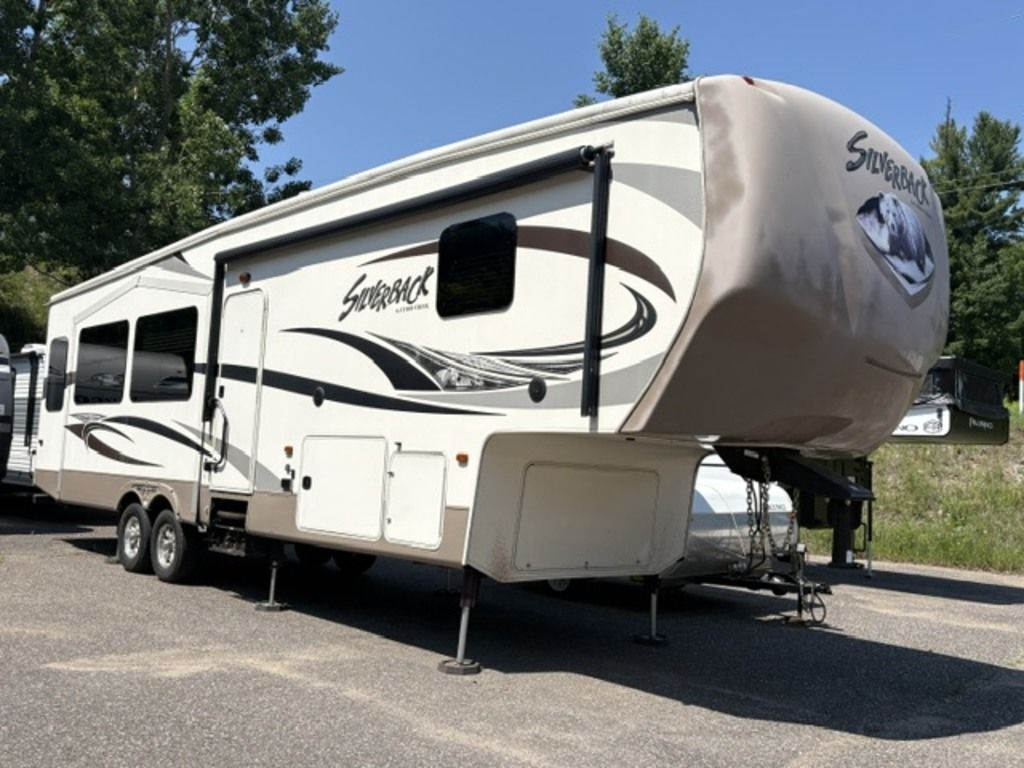 2015 Forest River Cedar Creek Silverback 33IK in quinnesec MI