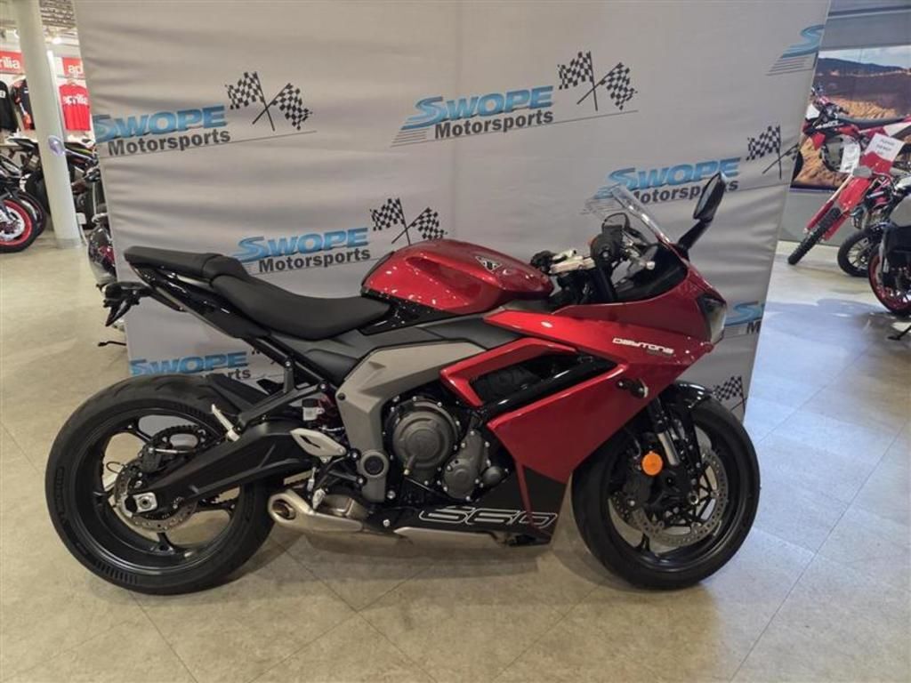 2025 Triumph Daytona 660 Carnival Red/Sapphire Black 660 in Louisville, KY