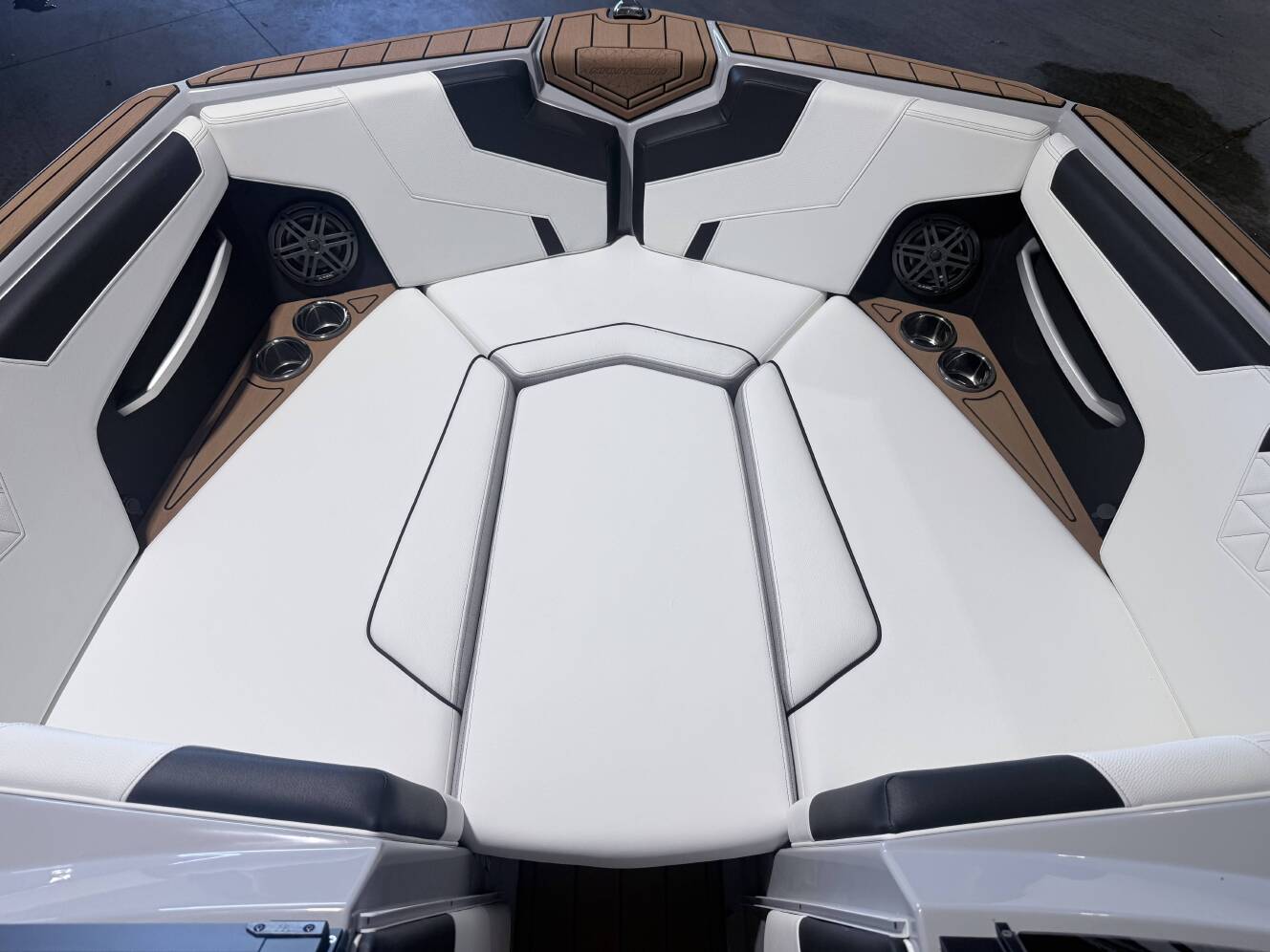 A photo of this 2026 Nautique GS24
