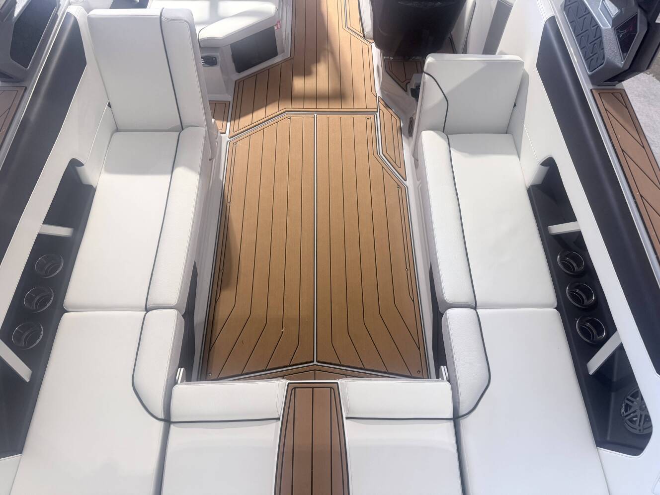A photo of this 2026 Nautique GS24