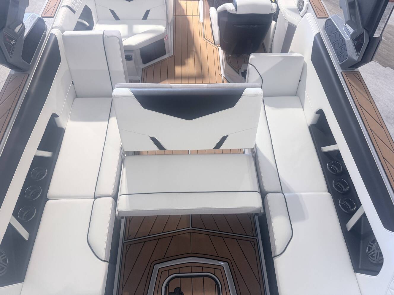 A photo of this 2026 Nautique GS24