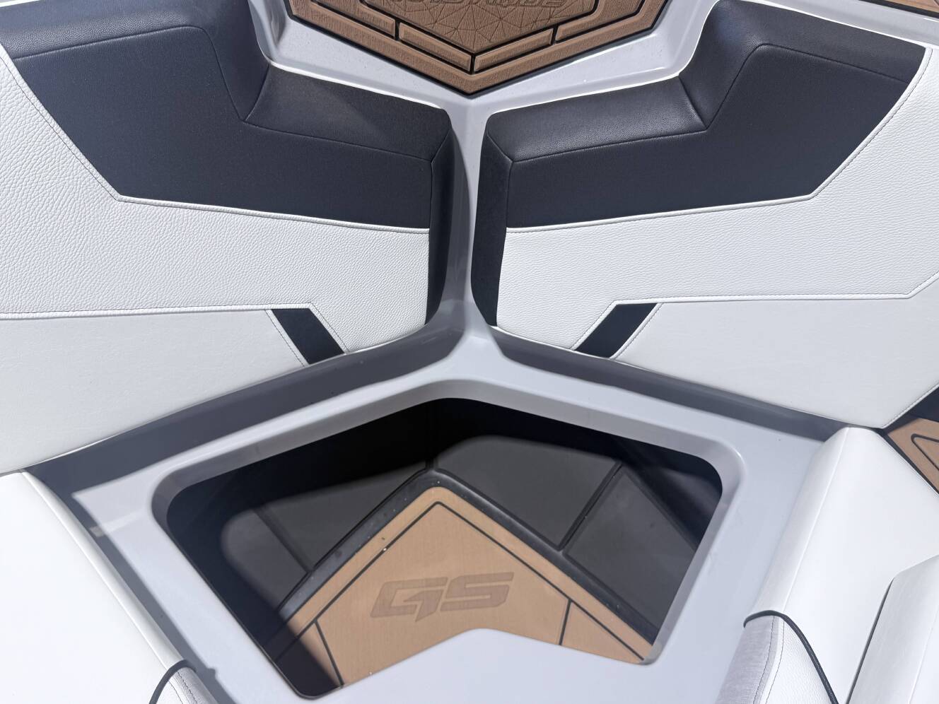 A photo of this 2026 Nautique GS24