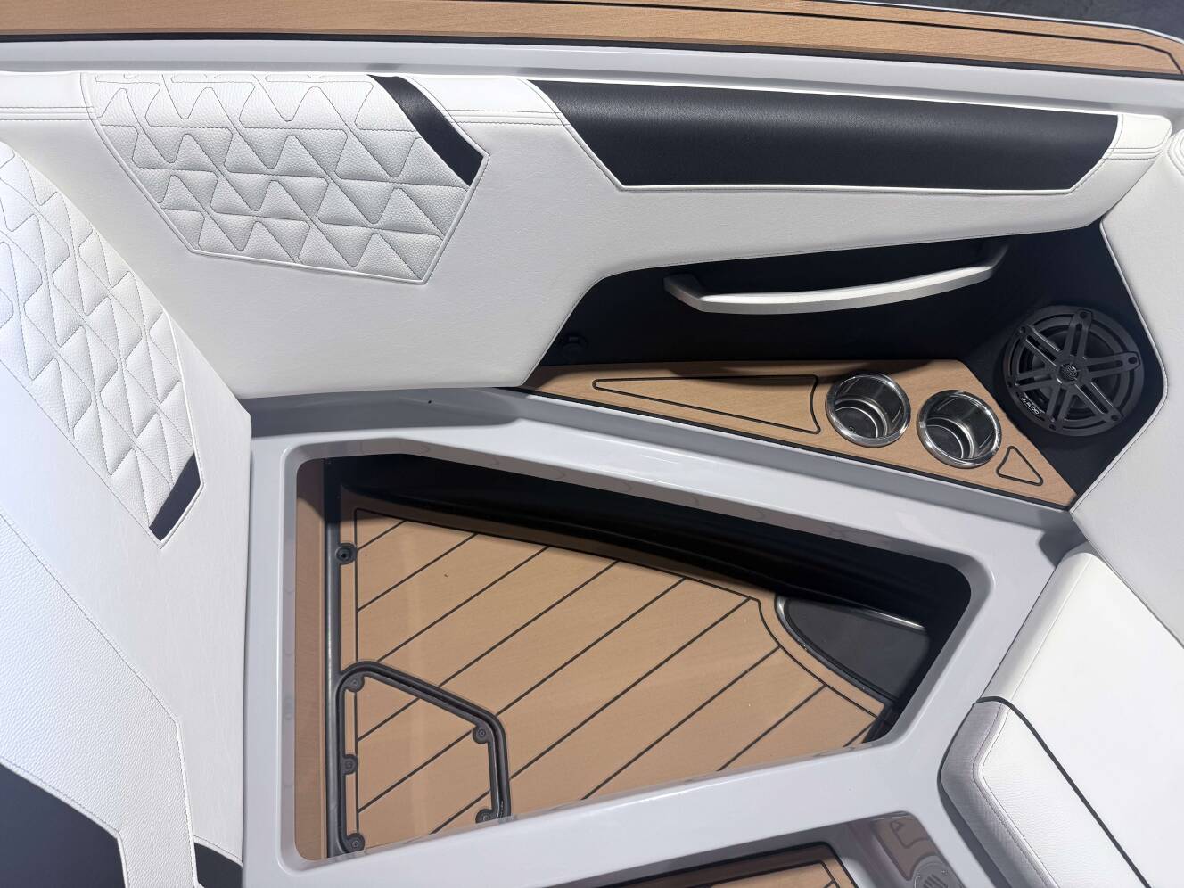 A photo of this 2026 Nautique GS24