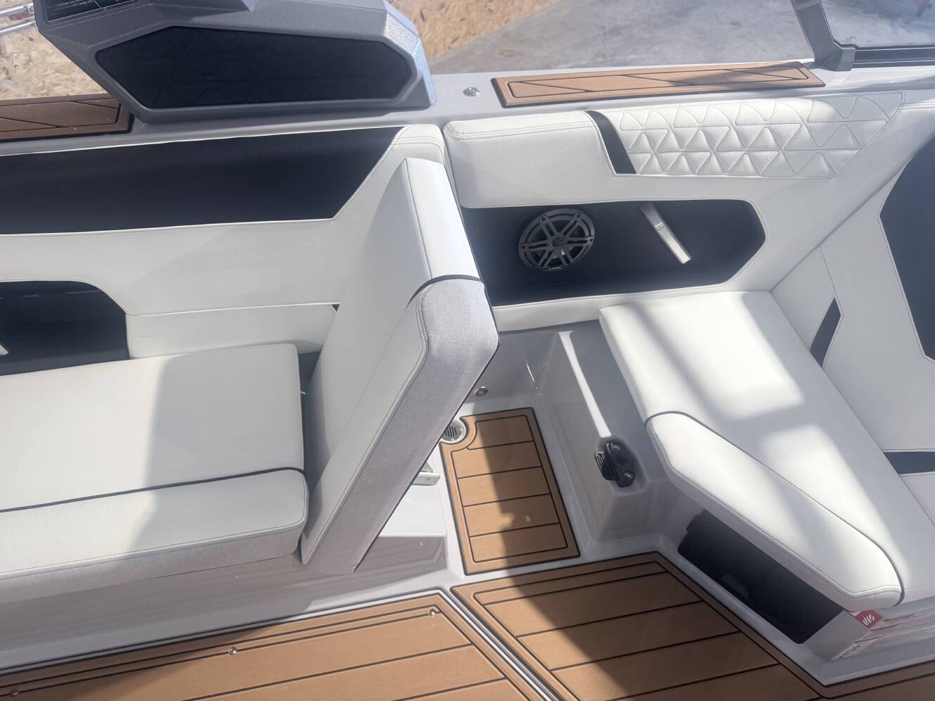 A photo of this 2026 Nautique GS24