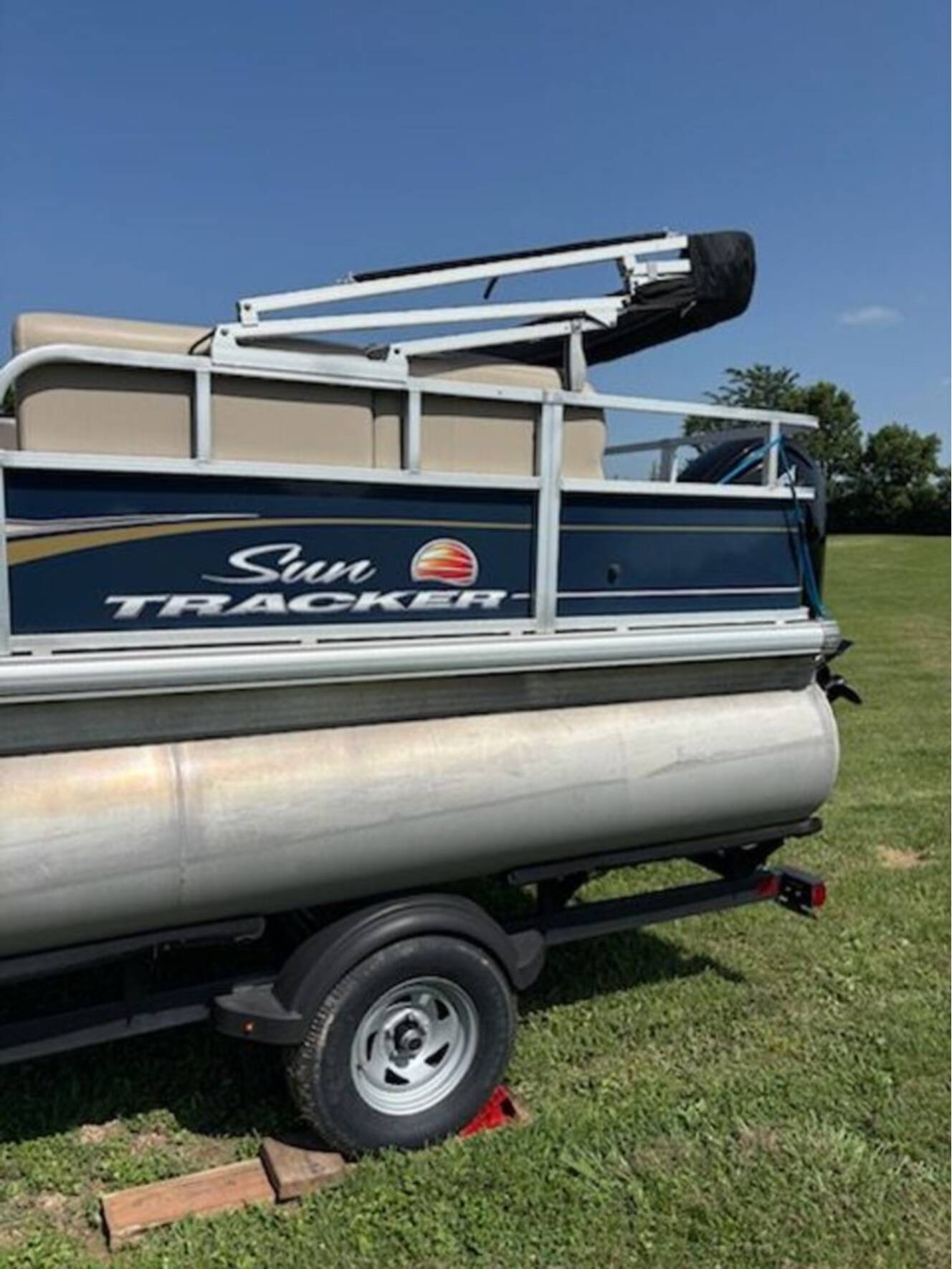 A photo of this 2022 Sun Tracker Party Barge 18 DLX