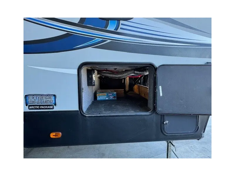 2019 FOREST RIVER CHEROKEE ARCTIC WOLF 285RL4