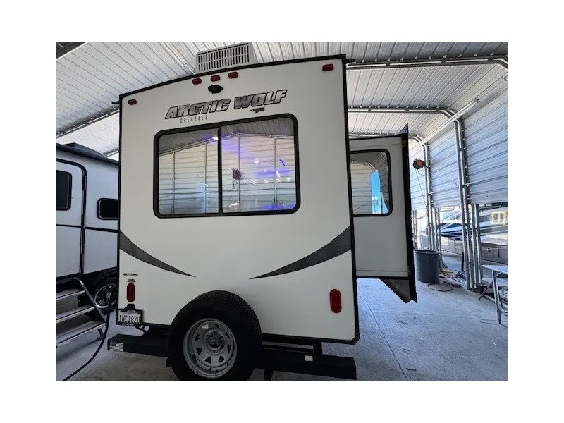 2019 FOREST RIVER CHEROKEE ARCTIC WOLF 285RL4
