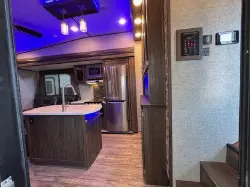 2019 FOREST RIVER CHEROKEE ARCTIC WOLF 285RL4