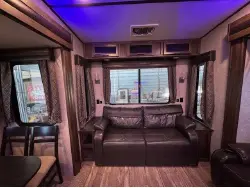 2019 FOREST RIVER CHEROKEE ARCTIC WOLF 285RL4